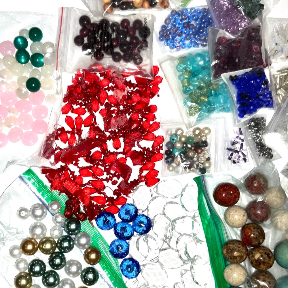 Jewelry making:quality.Glass, Porcelain,Crystals, Acrylic, Wood, Bone Beads (1A)